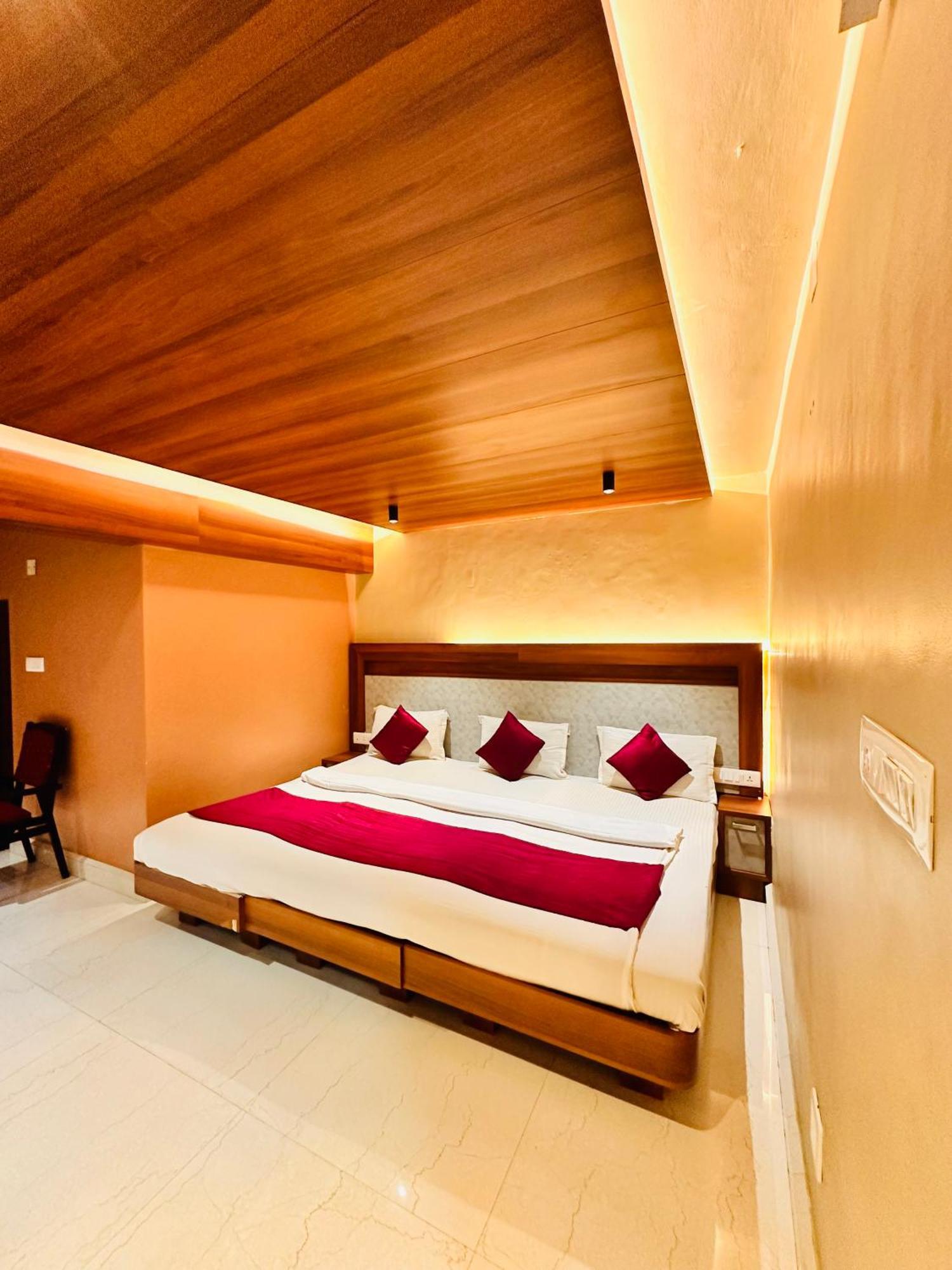 City Palace Hotel Ooty Exterior photo